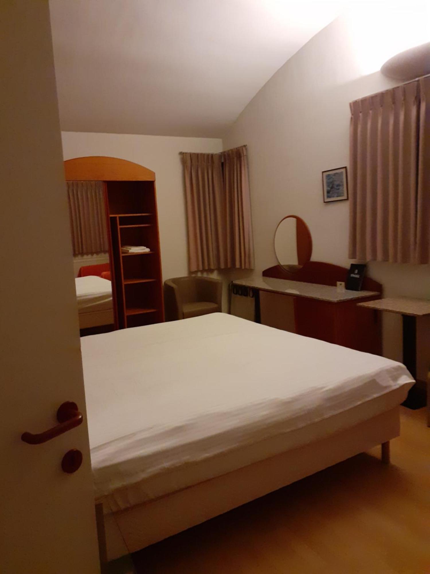 Alsput Hotel ฮาลเลอ ภายนอก รูปภาพ